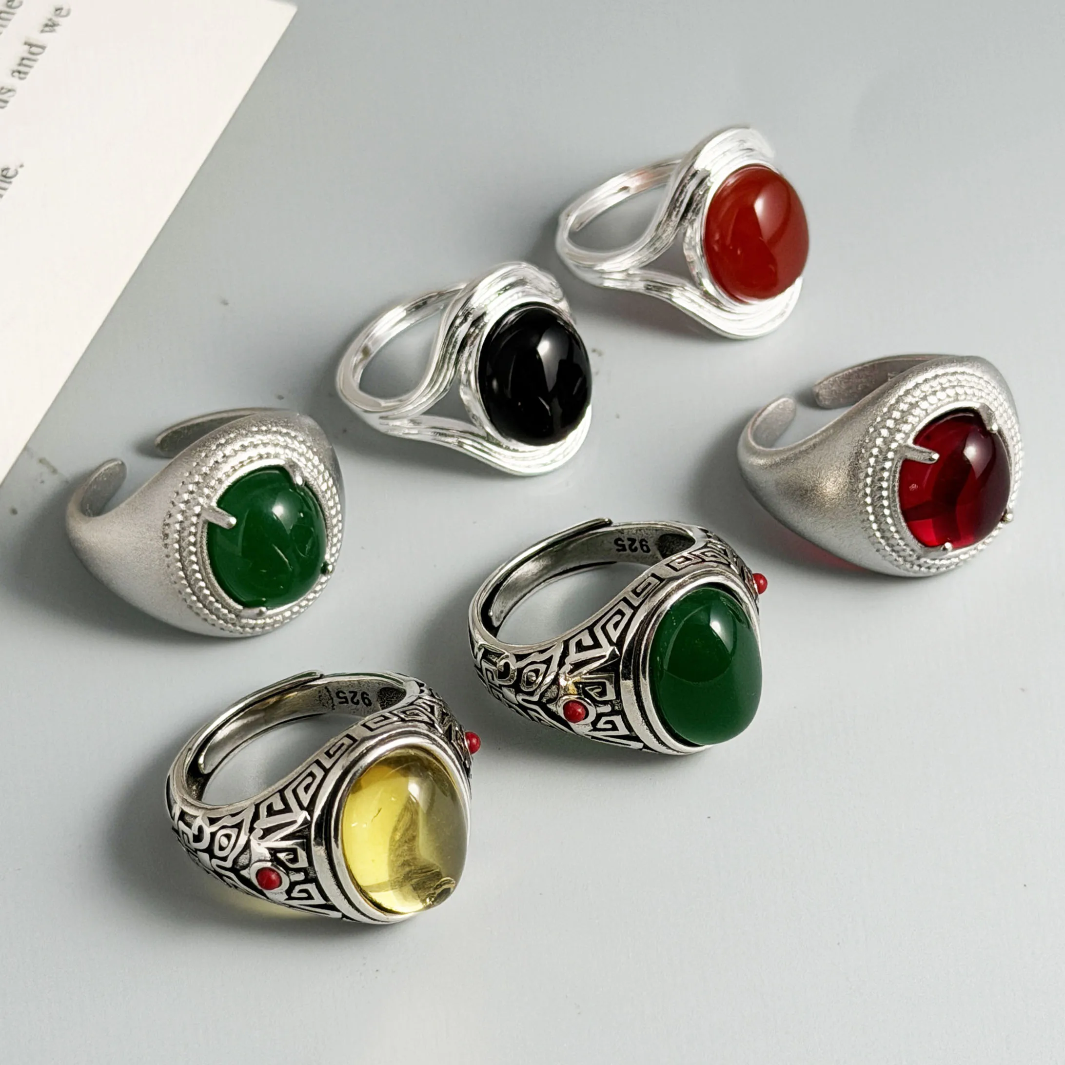 BF CLUB 925 Sterling Silber Ring für Damen, Schmuck im Retro-Stil mit Rot-Grünem Stein, Vintage Handgefertigter Ring, Allergiefrei, für Party und Geburtstagsgeschenk