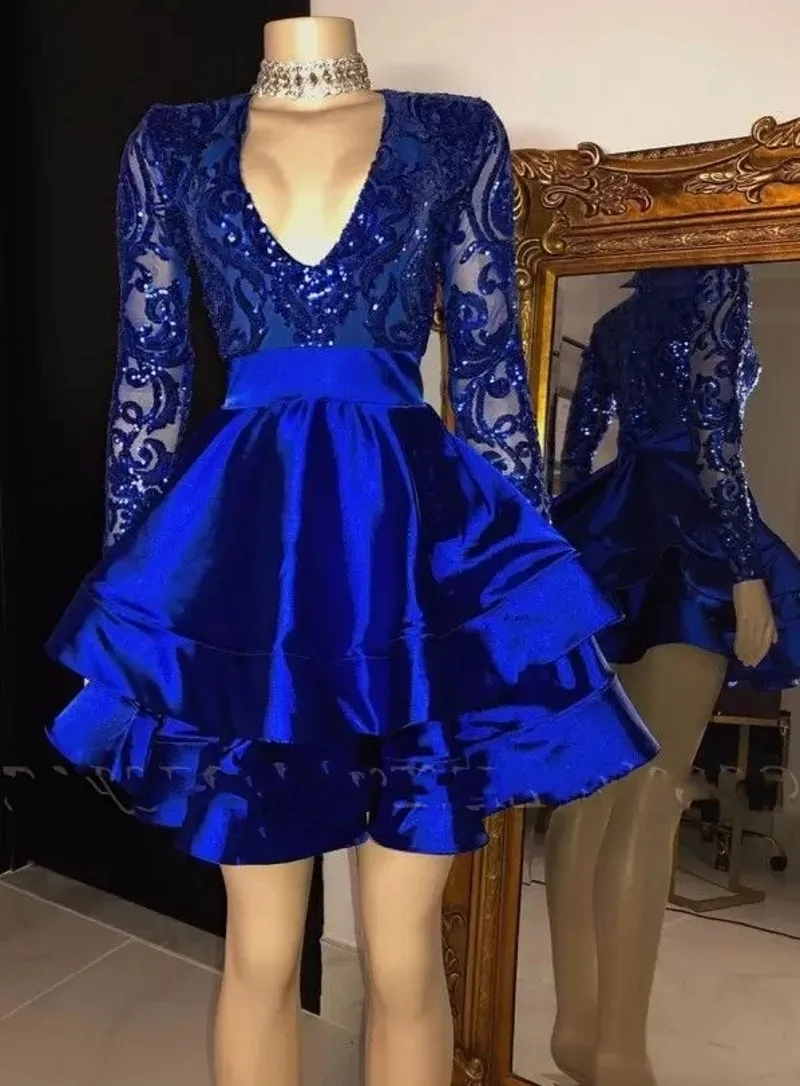 

Royal Blue Sheer Short Cocktail Party Dress 2023 V Neck Sequined Ruffles Appliques Gradutation Homecoming Gown Robe De Soirée