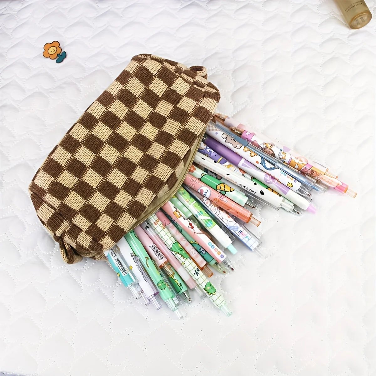 حقيبة مكياج منسوجة على شكل رقعة الشطرنج - حقيبة مستحضرات تجميل ملونة، منظم أدوات الزينة الكبير للسفر