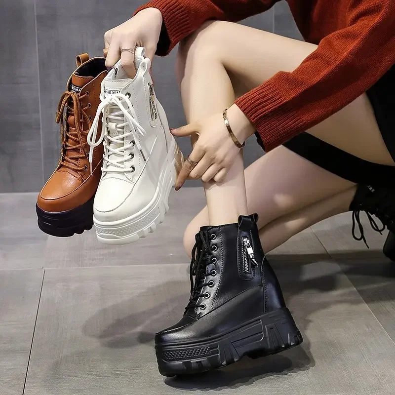 Nuevos botines de plataforma para mujer, zapatillas gruesas de invierno 2025, zapatos vulcanizados muy informales de 10CM de alto, botas cortas de cuero de alta calidad