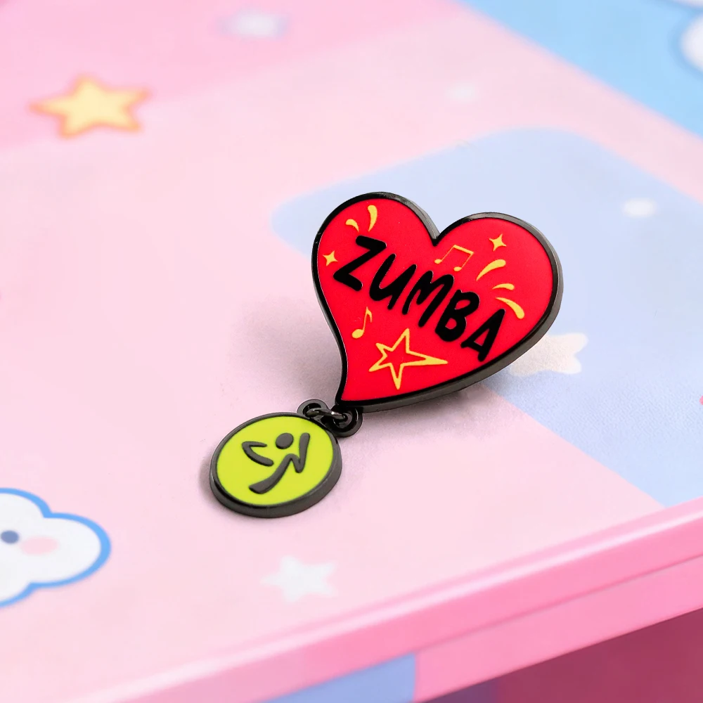 Zuumba Herzförmige Emaille-Brosche Tanzstar Musik Anstecknadel Fitness-Liebhaber Geschenk Schmuck für Kleidung Tasche – Detail 3