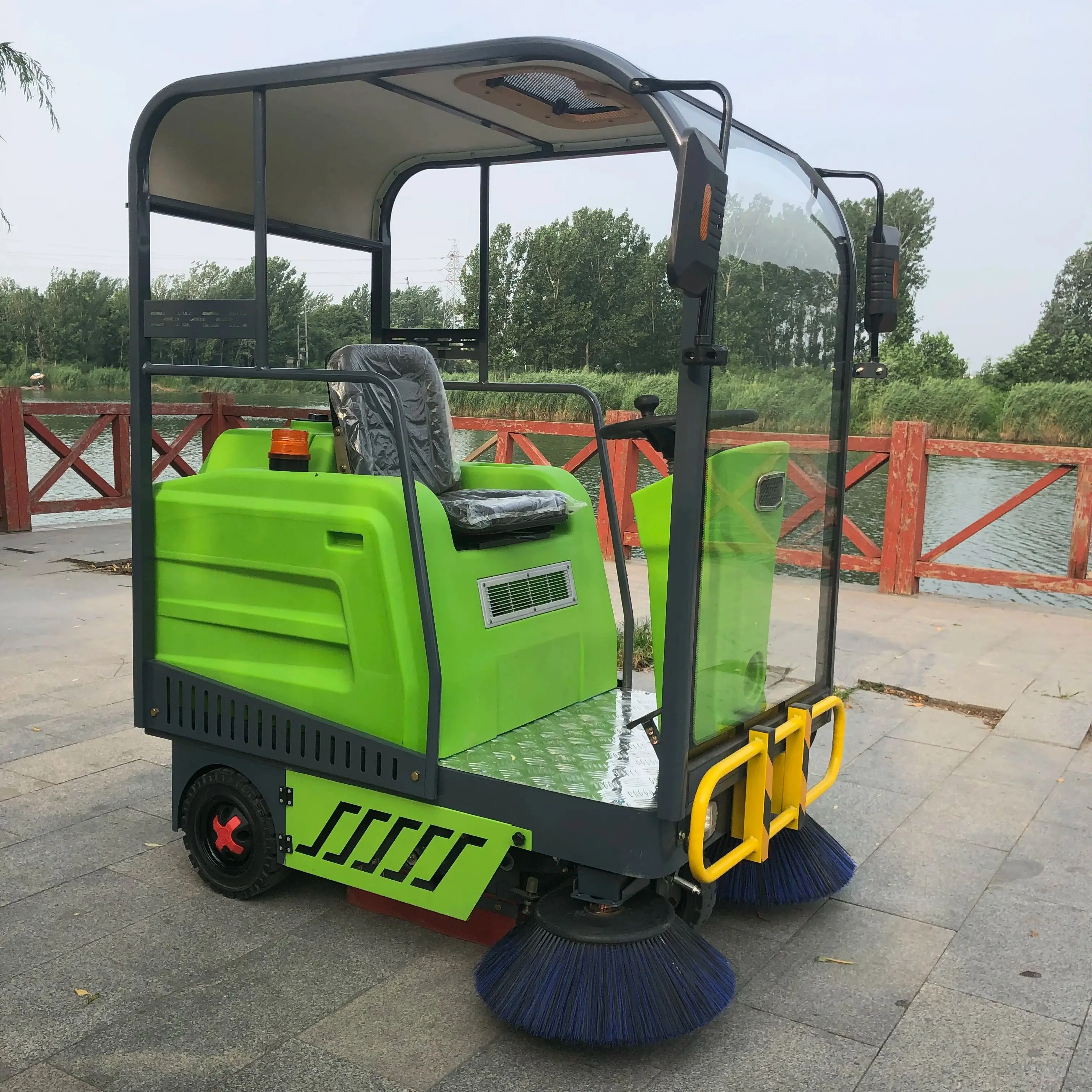 

Efficient Riding Floor Cleaning Street Road Vacuum Sweeper Factory Hospital Shopping Mall