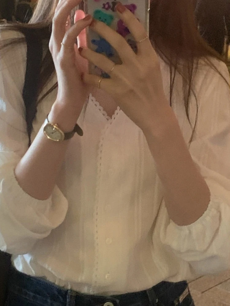 

Korean Sle Long Sve Lace V-Ne irt Women's Loose Fit Base Layer irt White Top for Autumn New Faion Versatile Oute...