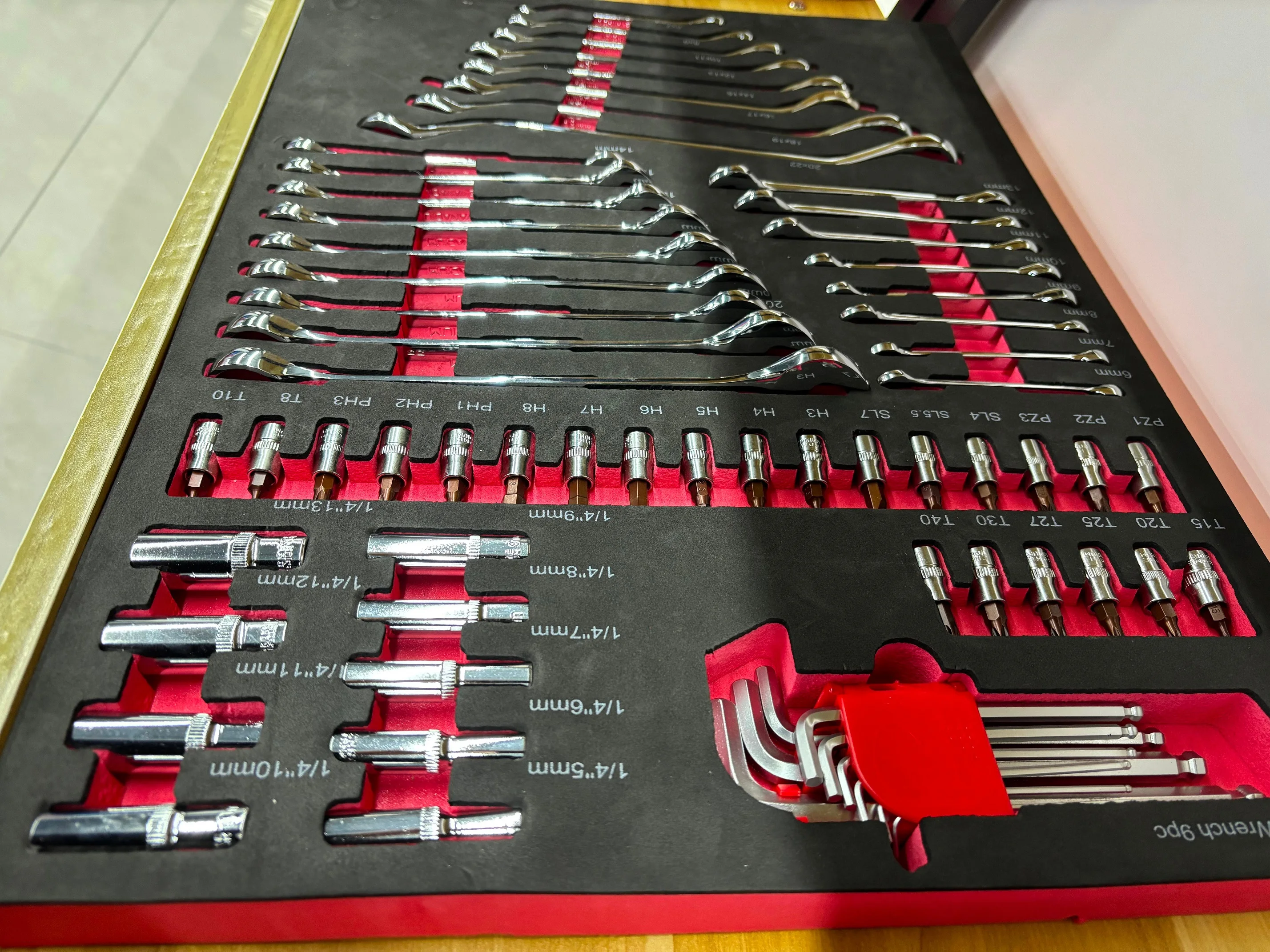 Professional 67 pcs Hand Tools Set High Quality Hex Keys Sockets Bit Combination Wrench Hand Tool Kits For Mechanic Auto repair