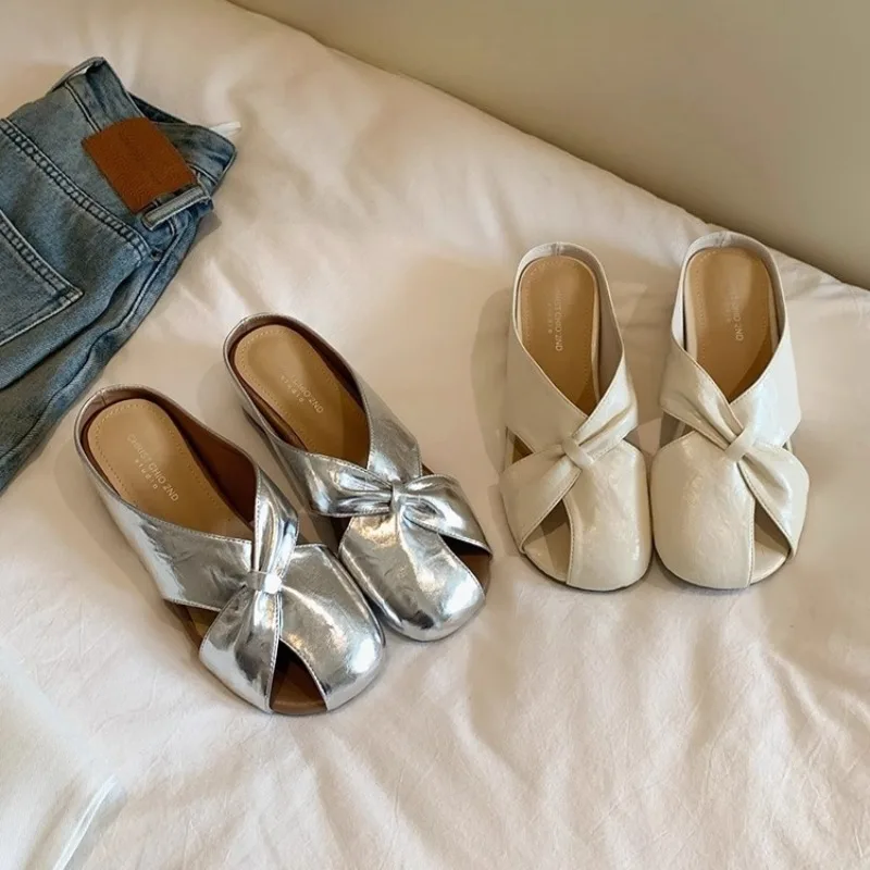 

Женские тапочки на низком каблуке с закрытым носком, новинка 2025, нескользящие женские тапочки без шнуровки, модная летняя женская обувь большого размера