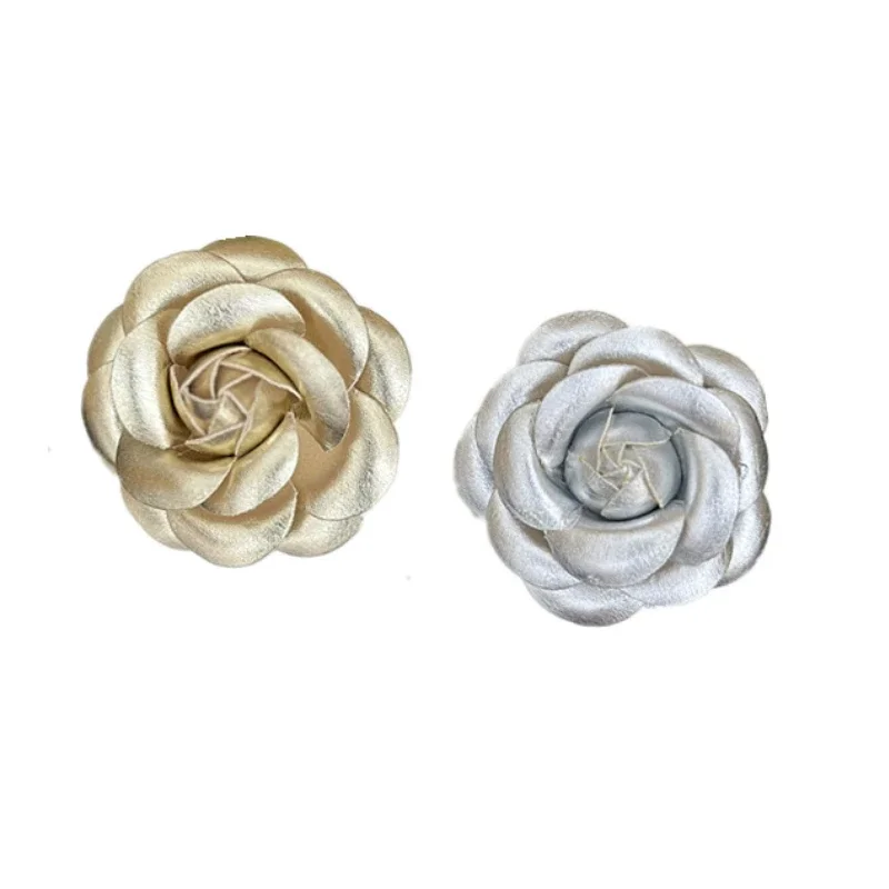 Retro Leather Camellia Flower Brooches for Women Gold and Silver Color Lapel Pin Corsage Fashion Wedding Party Badge Accessories