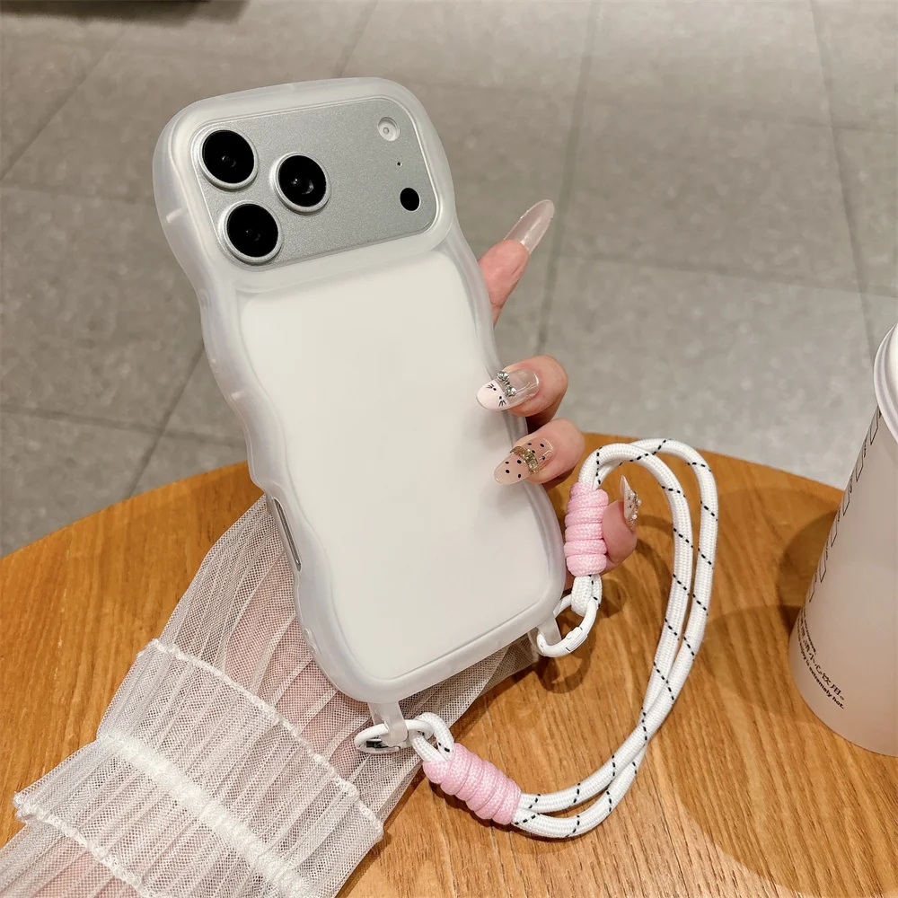 Wellige Weiche Silikon-Handyhülle mit Schlaufe für iPhone 16 17 18 Pro Max 17Pro 15 14 13 Einfarbige Matte Rückseite mit Handgelenkschlaufe