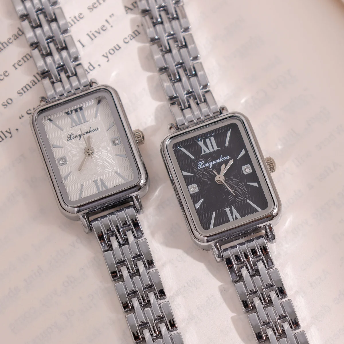 Orologio da donna classico con cinturino quadrato, quadrante con numeri romani, movimento al quarzo, elegante cinturino in argento, accessori moda da indossare ogni giorno