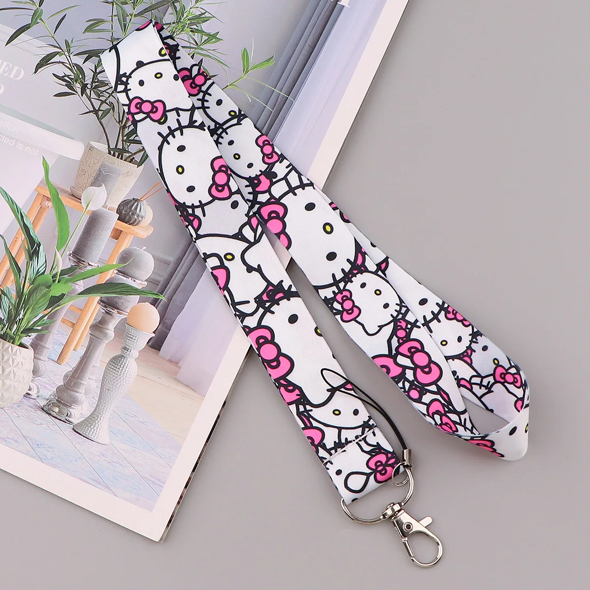 

MINISO HelloKitty cat lanyard ID card mobile phone lanyard neck lanyard keychain lanyard