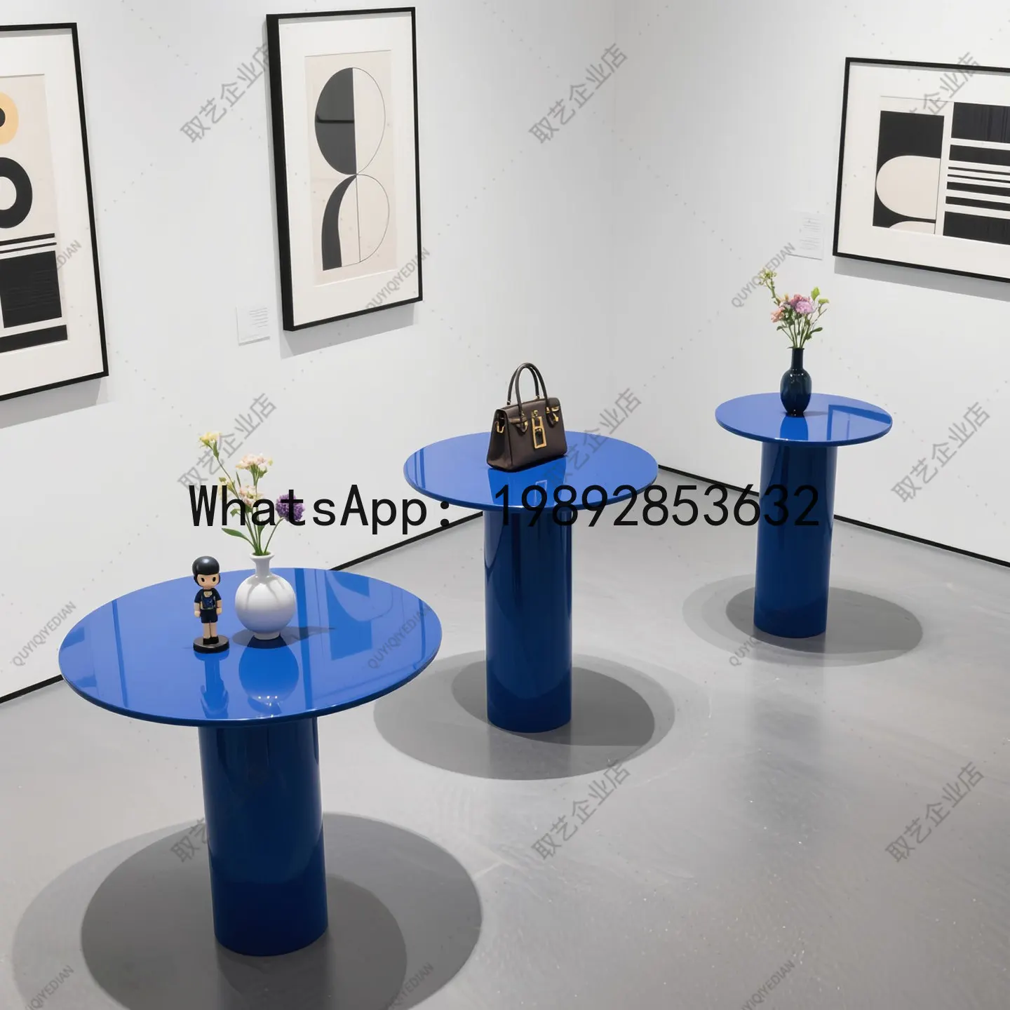 XL Clothing Store Display Stand Window Decoration Props Small Round Table Boutique Store Display Table