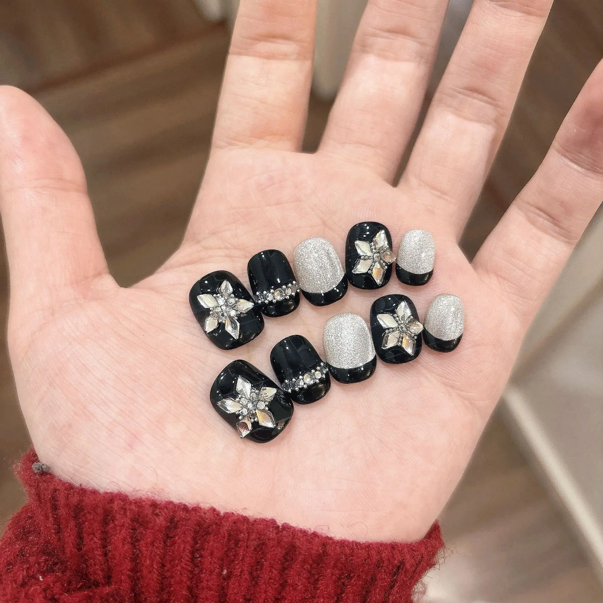 10 Uds. De uñas postizas hechas a mano, arte de uñas francés negro, uñas postizas de diamante de cinco estrellas ovaladas cortas, punta de uñas de cobertura completa para mujeres y niñas