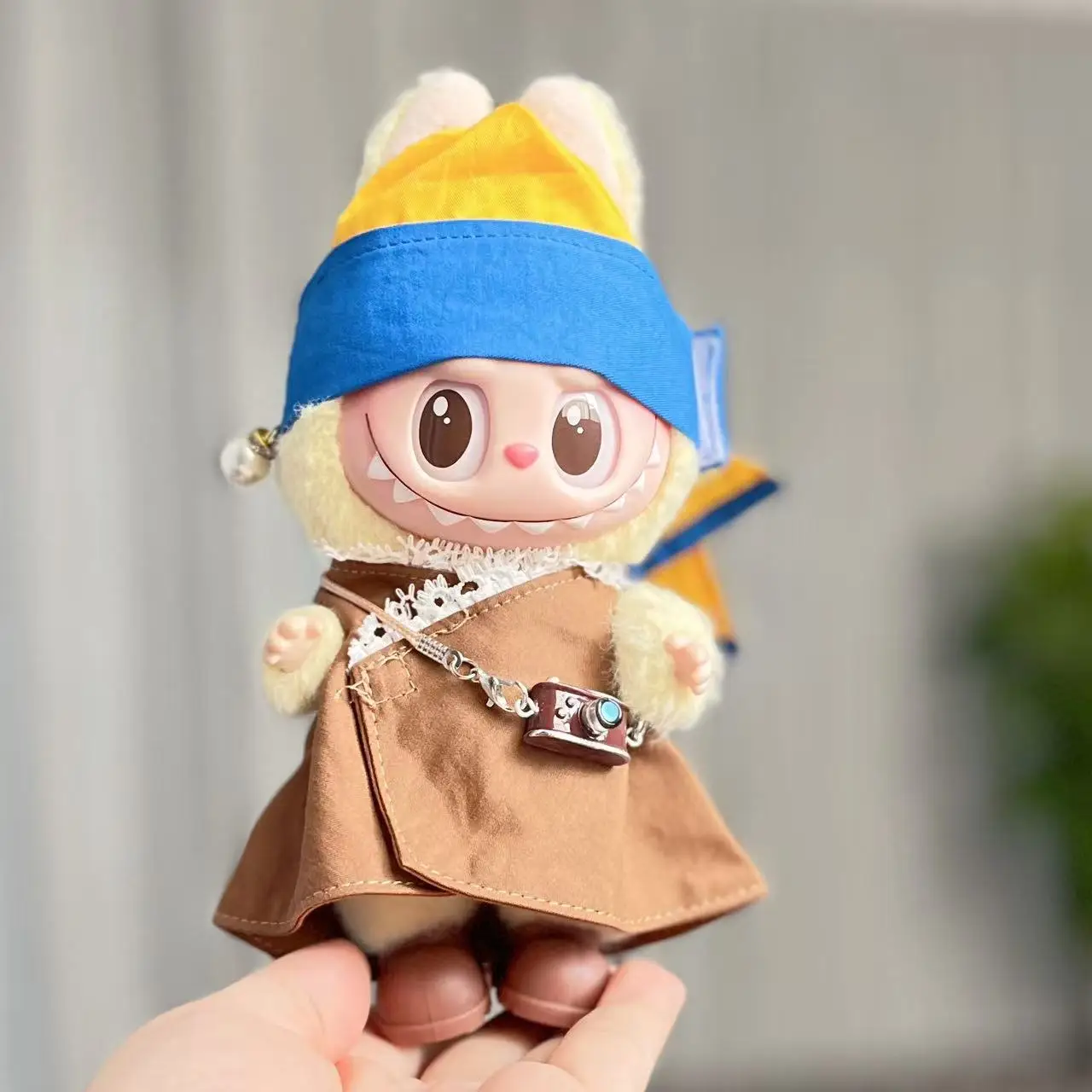 

Clothes For Labubu 1st-3rd Gen 15/17cm Dolls Artistic Character - Inspired Outfit Set With Headscarf & Camera Accessory