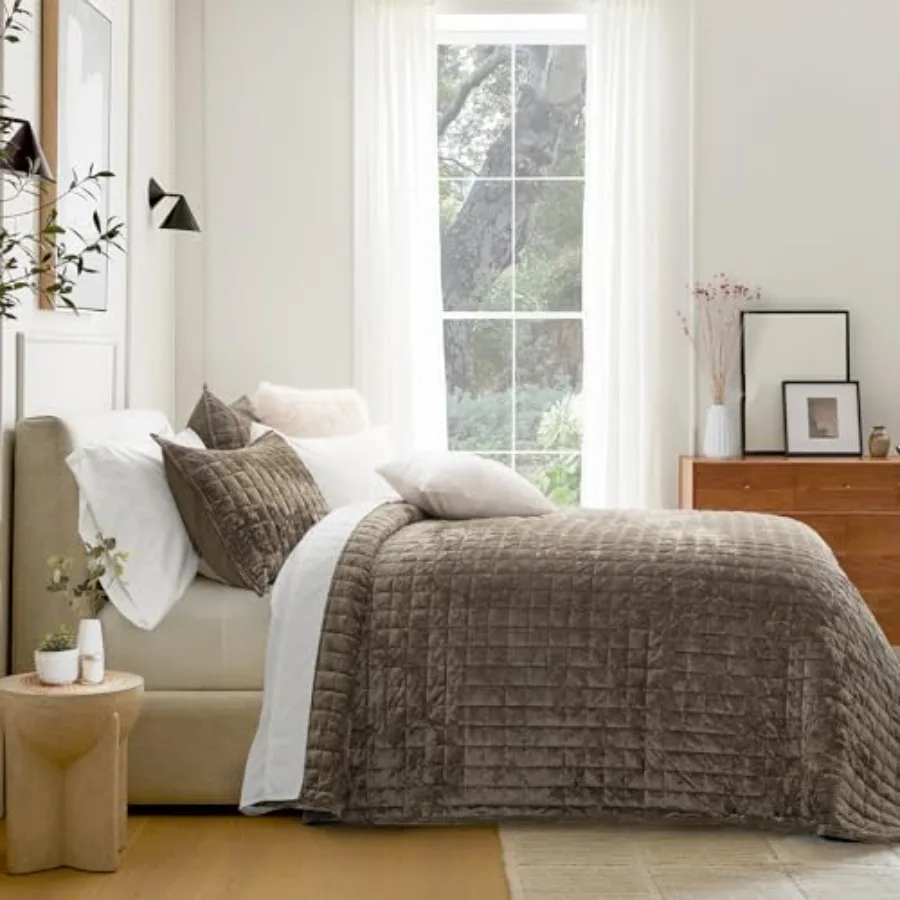 

Комплект постельного белья из ультрамягкого бархата URY: двуспальный/семейный комплект, легкое стеганое одеяло, увеличенное покрывало