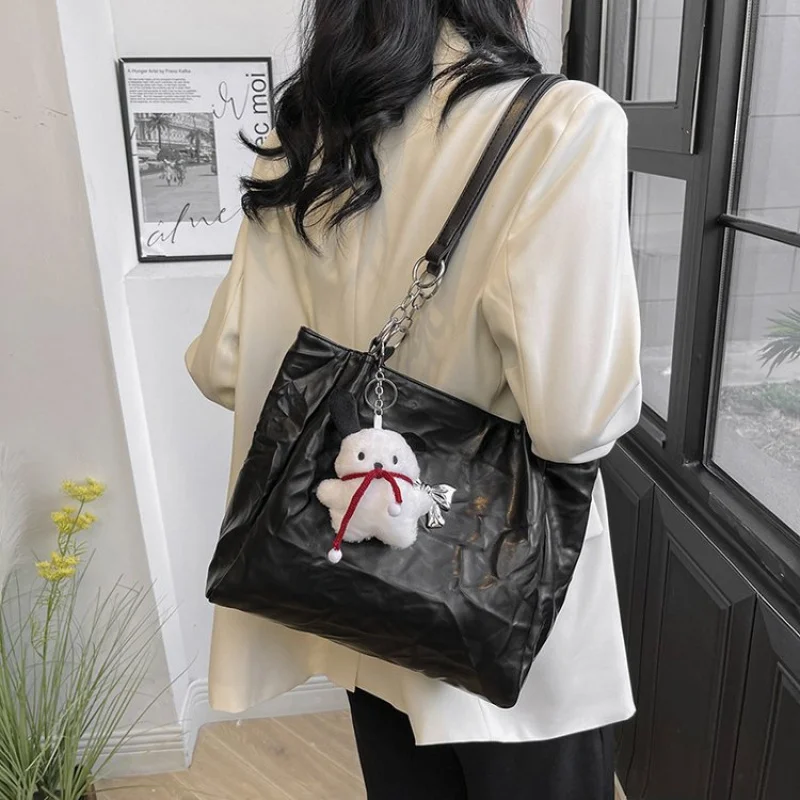 

Women's Famous Designer Crossbody Bag Made Of Fine Leather Featuring Trendy Design And Luxury Brand Logo​