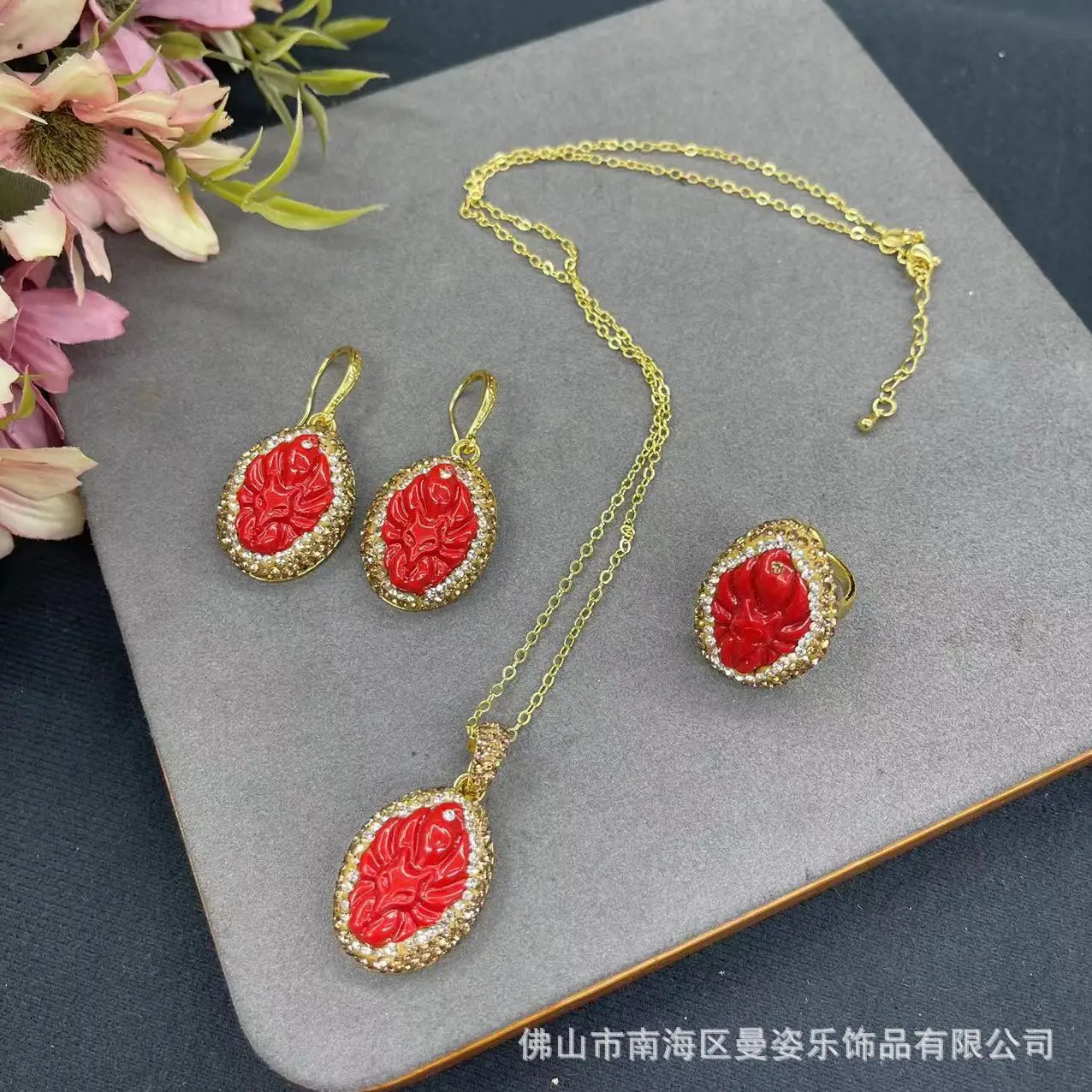 

Ore fox red exquisite clay inlaid three-piece original design jewelry set factory direct sales pendant necklace earring ring