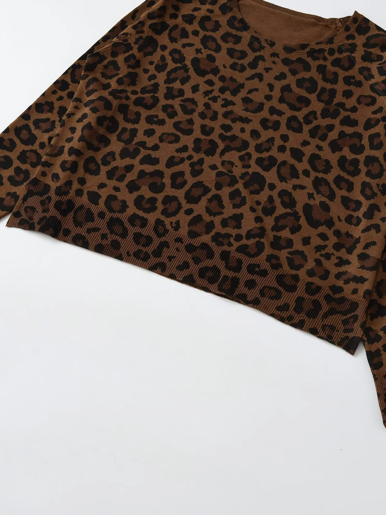 2025 inverno nuove donne moda casual basic maglia fine manica lunga T-shirt girocollo maglione lavorato a maglia con stampa leopardata