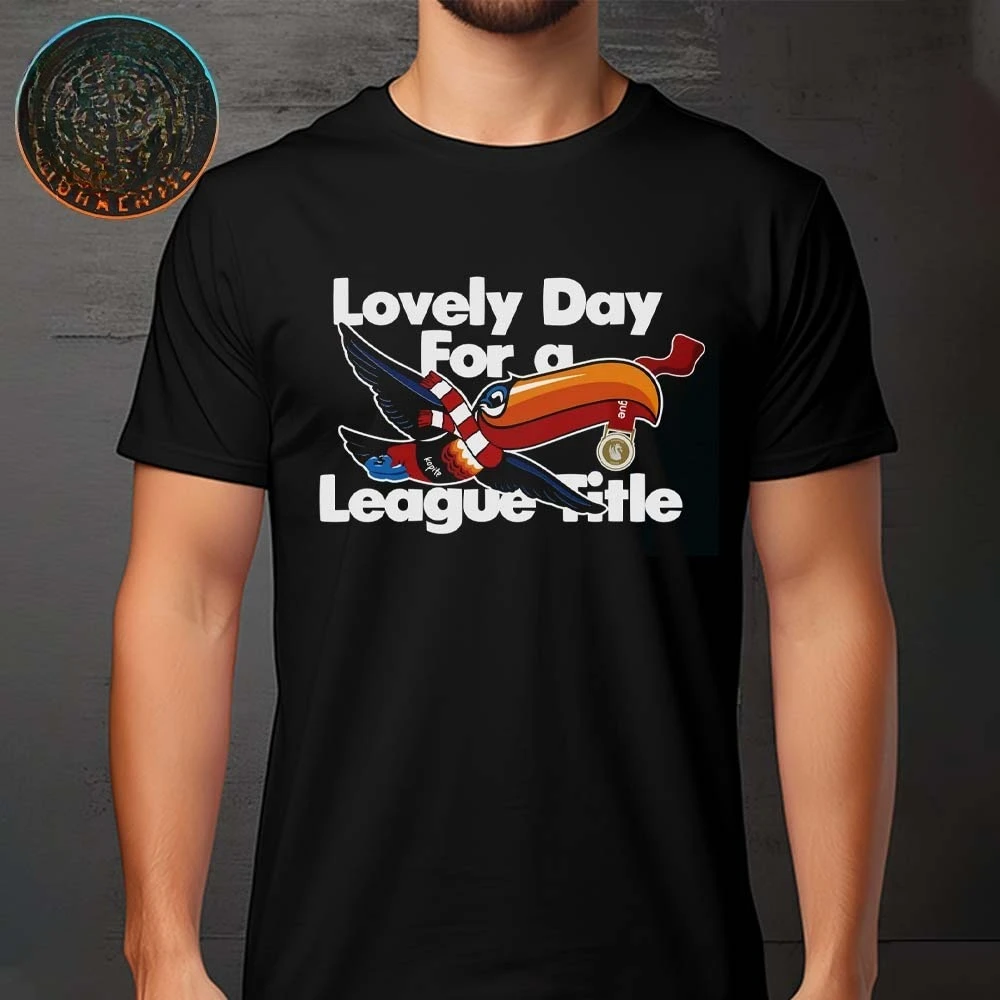 

Soccer Fan Creative - Fan's Crew Neck T - Shirt with Cartoon Icon & League Elements & Sport Identity for Followers