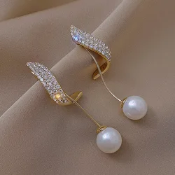 Retro luxury exquisite gold earrings with pearl high-end feeling, women's new gentle earring design earrings