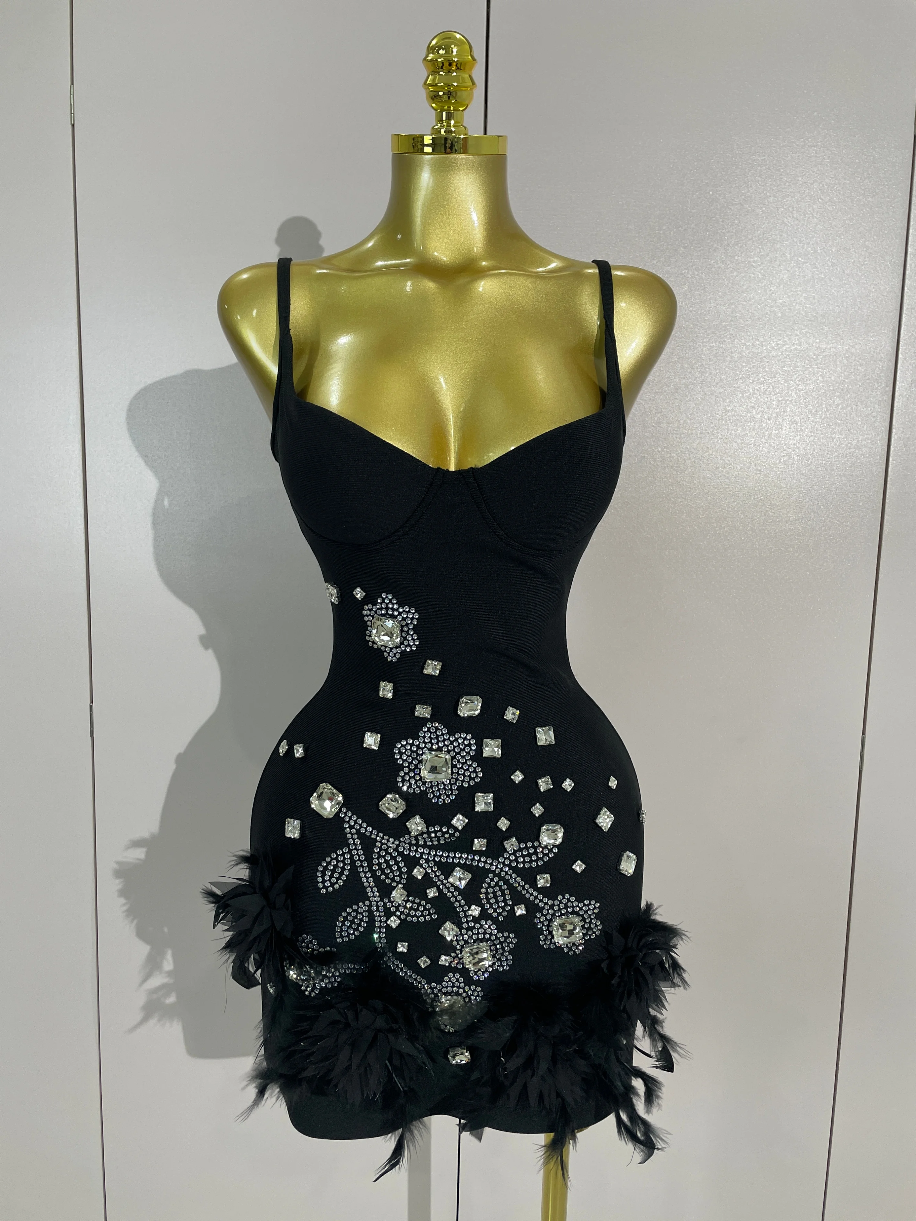 

Sparkly Diamonds Beading Black Sexy V Neck Mini Bodycon Bandage Dress Women Celebrity Evening Party Wedding Guest Cocktail Dress
