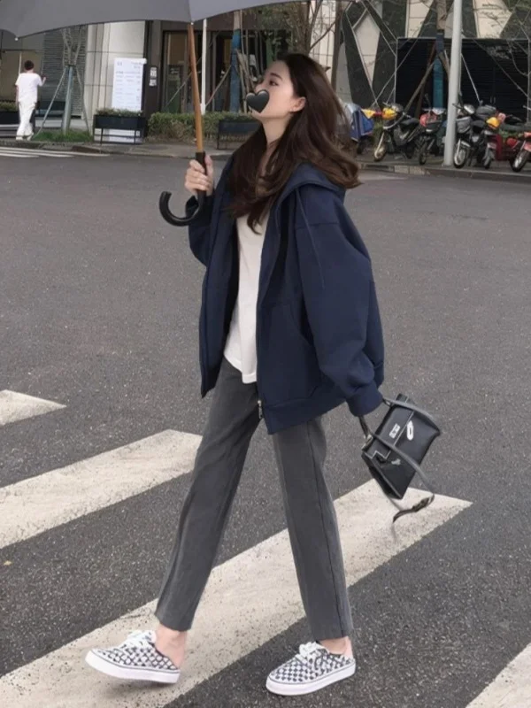 

Осенне-зимняя новинка: женская утепленная куртка с капюшоном на флисовой подкладке, синяя, свободного кроя, на молнии, с длинными рукавами