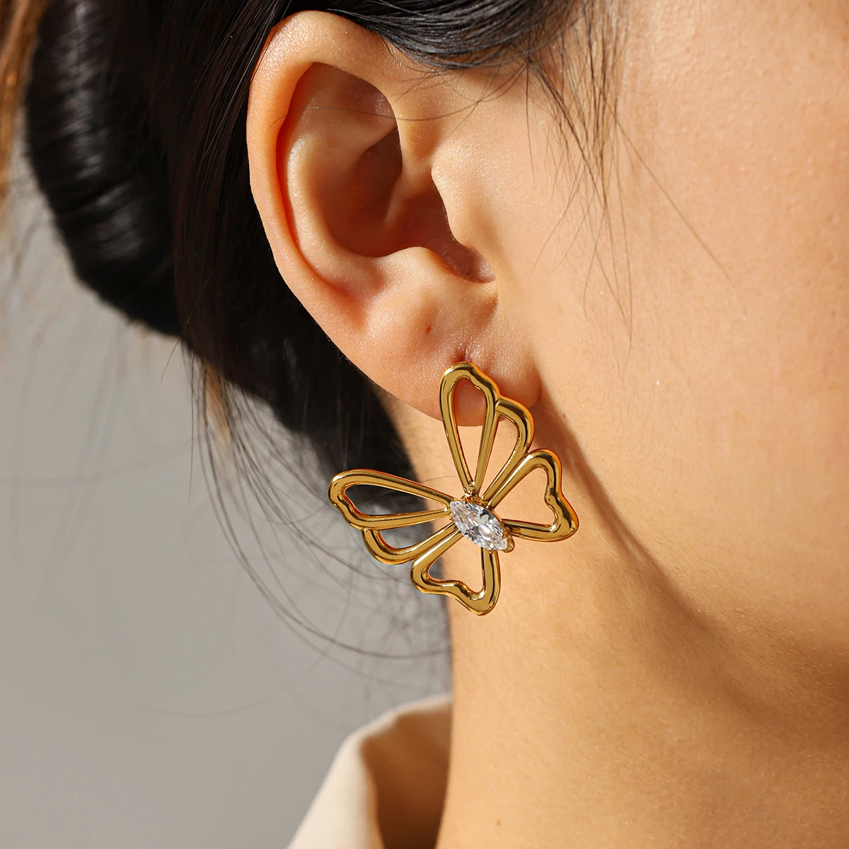 

Minimalist Gold Plated Hollow Butterfly Stud Earrings For Women Fashion Zircon Inlaid Ear Jewelry For Daily Wear Gift