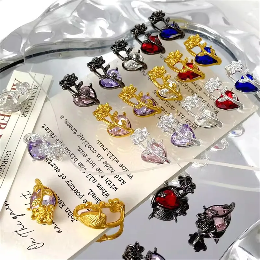 

A Niche European American Instagram Heart-shaped Rose Diy Handmade Necklace with A Gothic Dark Style Entwined Flower Heart Shape