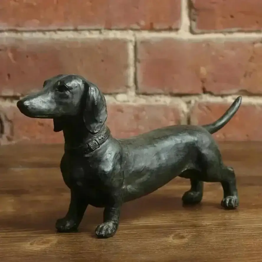 Figura Dachshund de resina negra artesanal para jardín y decoración - imagen 5