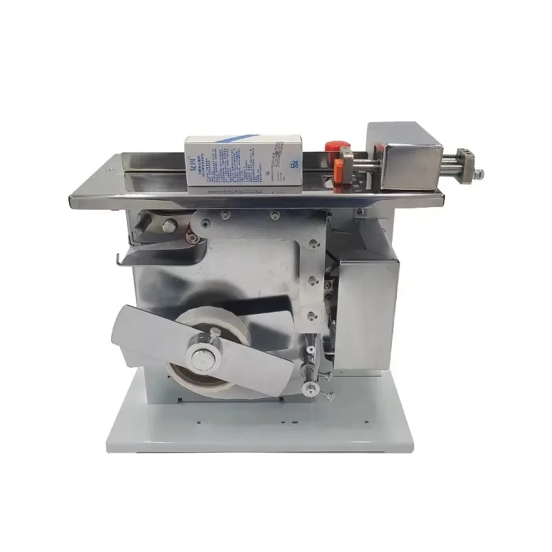 

KLD-Z-3030 Right angle labeling machine Sealing label labeling machine packaging box medicine box 90° corner labeling equipment