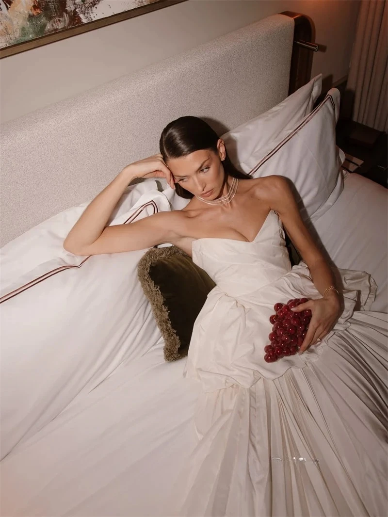 Ivory Taffeta Long Wedding Dresses Strapless Tiered Sweetheart Bridal Gowns A-Line Sleeveless Bridal Dresses Customize
