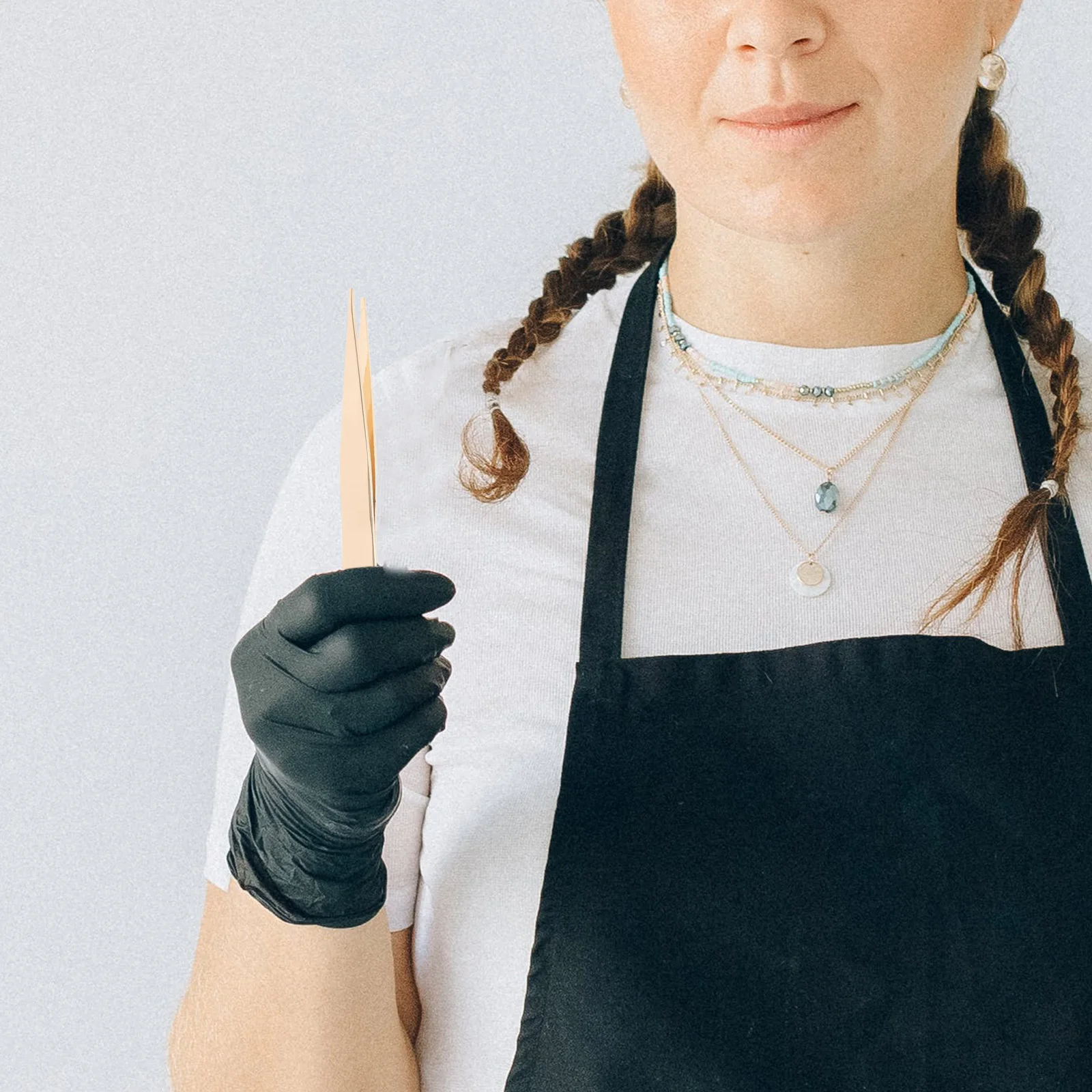 Kompakte Wimpernpinzette aus Edelstahl, Wimpernklemme mit Kamm für präzises Curling und falsche Wimpern. Wimpernpinzette