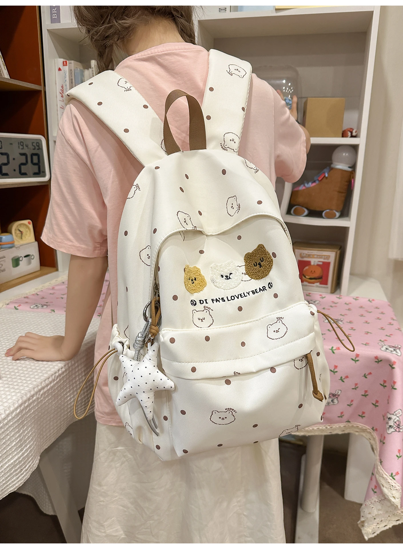 Neuer Studenten-Tagesrucksack aus Canvas für Damen mit Punktdruck und Flauschigem Bären-Patch, Leichte Schultasche für Teenager mit Stern-Anhänger – Detail 20
