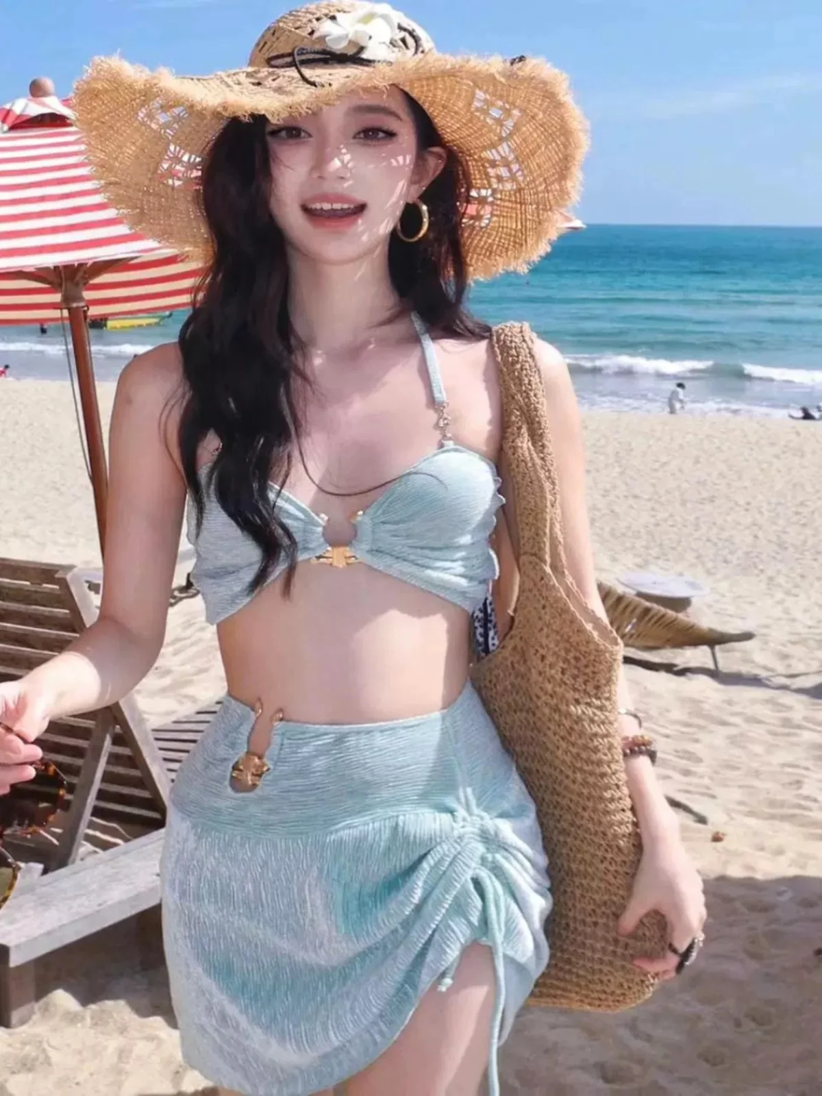 

Женский комплект бикини из трех предметов: топ мятного цвета и утягивающие плавки с высокой талией, идеально подходящие для отпуска и горячих источников.