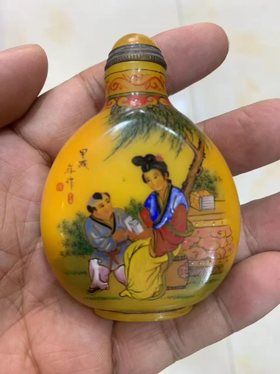 

collections Qing Dynasty old Colored Glaze snuff bottle,Mother-son painting