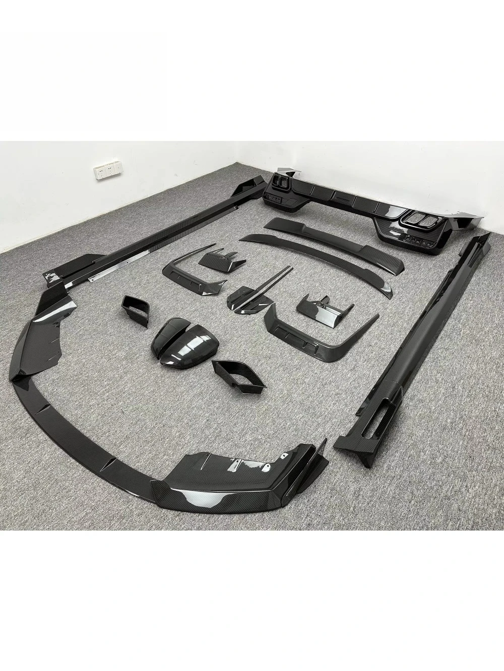 MSY Style Dry Carbon Fiber Body Kit for  7 Series G70 with Front Lip Side Skirts Mirrors Spoiler Car Exterior Kit
