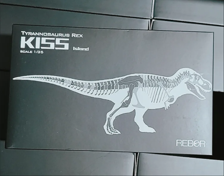 In stock REBOR 1:35 Tyrannosaurus rex “KISS” Island Ver Collection