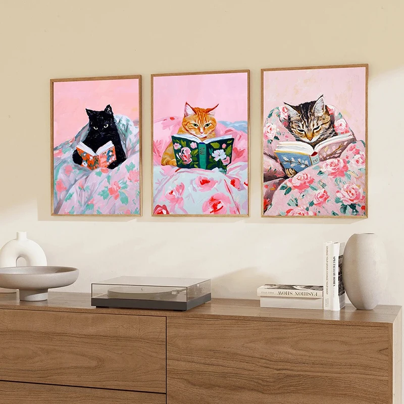 Libro de lectura con diseño de gato bonito y caprichoso, póster artístico, gato sentado debajo del edredón, libro de lectura, decoración m