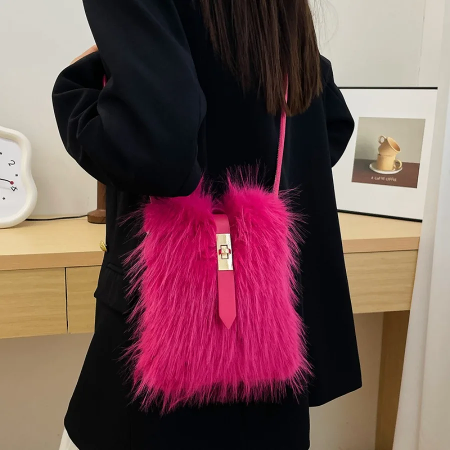 

Модная осенне-зимняя простая текстура, новая нишевая плюшевая сумка, трендовые женские сумки через плечо на одно плечо для пожилых людей