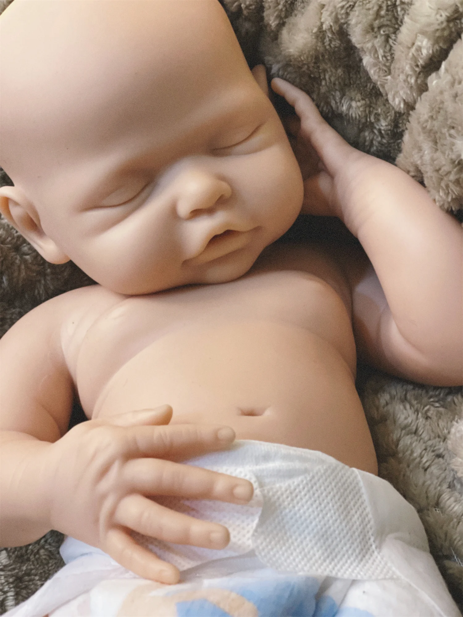 Attyi 16.7Inch Closed Eyes Unpainted Silicone Girl Doll With Soft Touching Feeling Handmade Waterproof bebe reborn doll