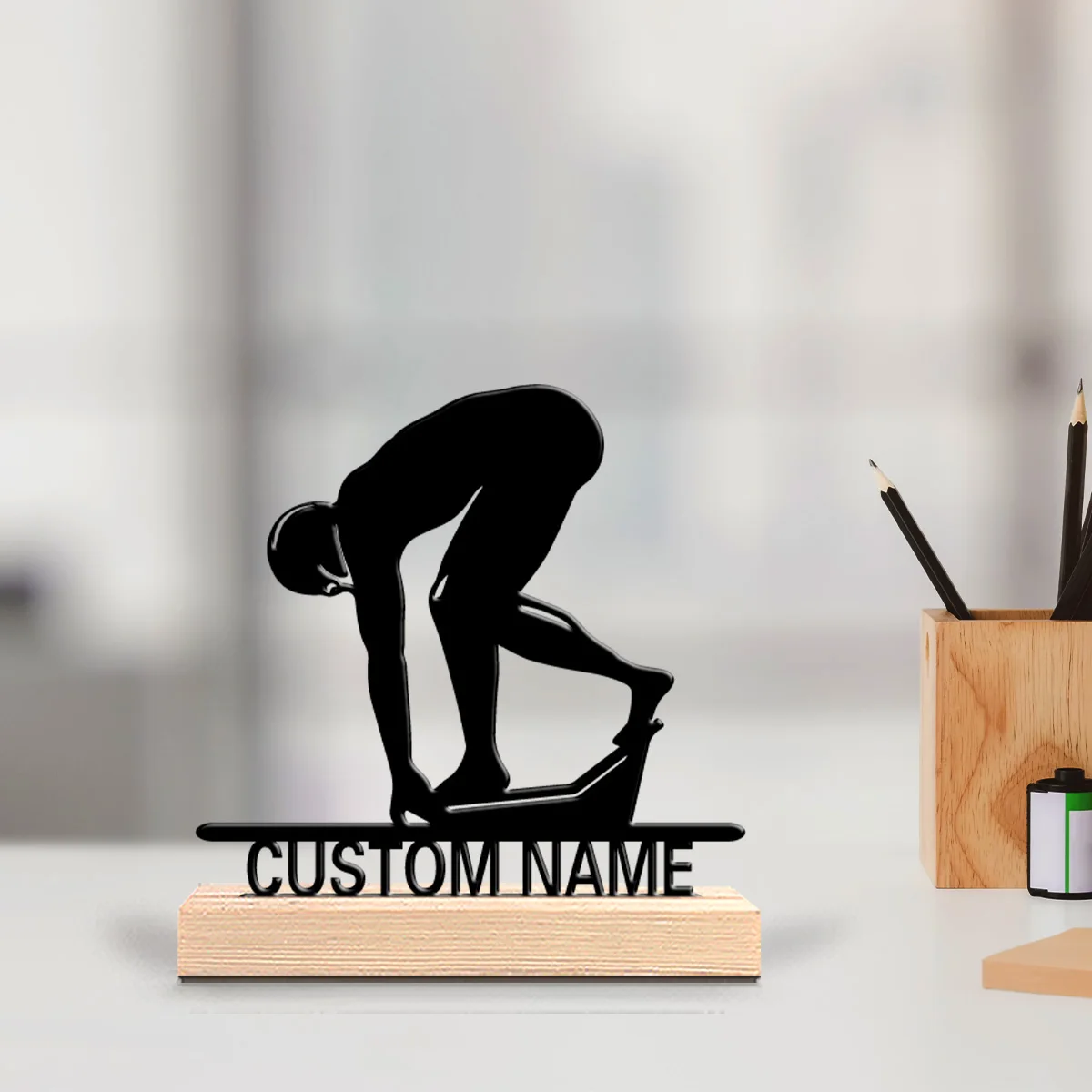 1 Stück Personalisierte Schwimmthemen-Metallstatue, Geschenk für Sportbegeisterte mit Holzsockel, Perfekt für Schlafzimmer