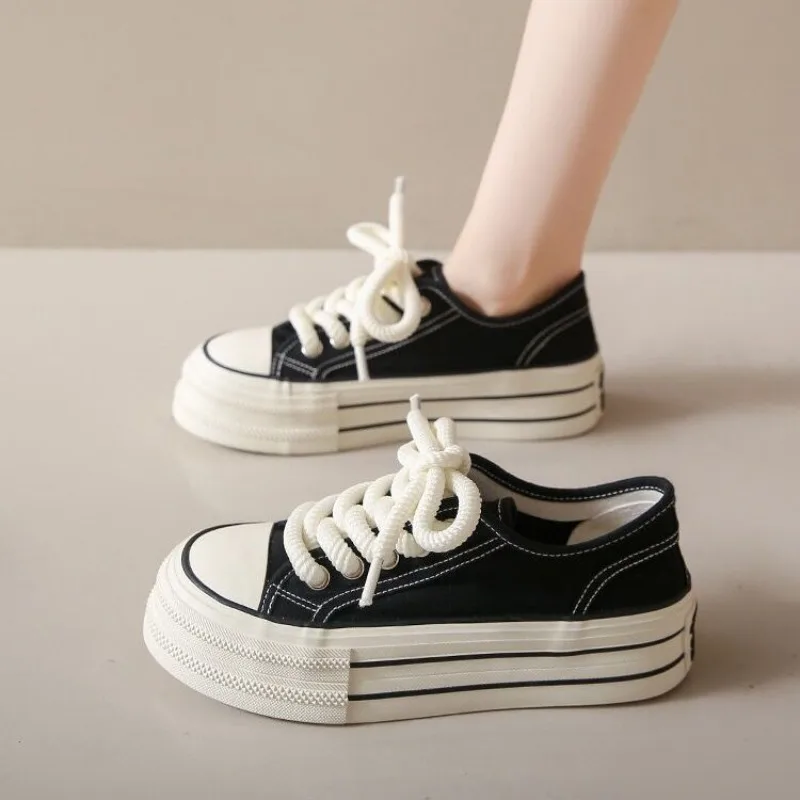 Thick-soled Canvas Shoe for Women,A New Spring and Autumn Style,A Niche Korean-style Large-headed Sponge Cake Student White Shoe