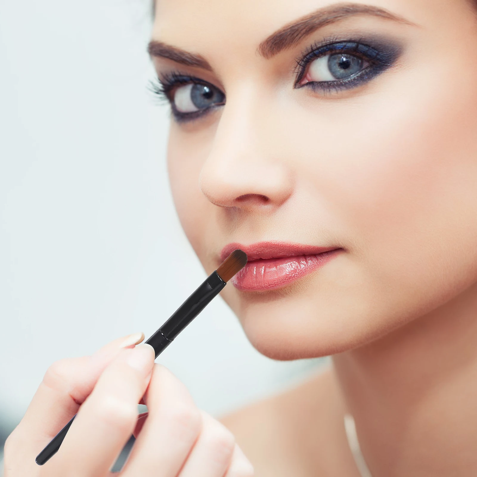 

100pcs Makeup Lip Brush Multi-Function Tool For Lipstick Lip Gloss Concealer Eyeshadow Application Disposable Portable