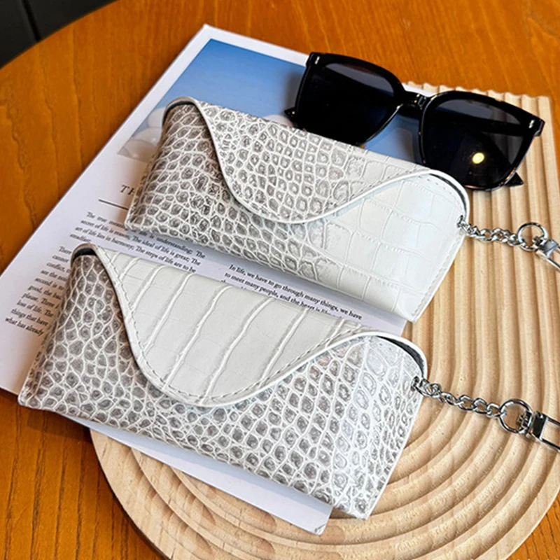 Luxury Real Leather Custom Initials Glasses Bag Fashion Lady Travel Sunglasses Bag Engrave Crocodile Leather Pattern Glass Box view 6