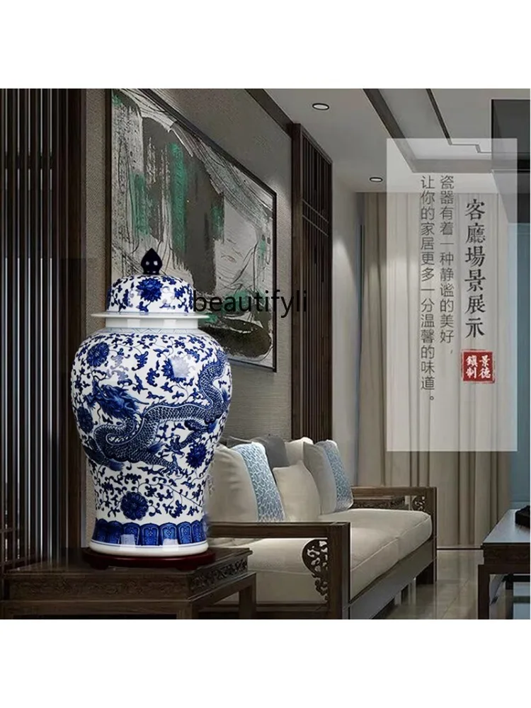 Jingdezhen Porcelain Hand Painted Fake Antique Blue and White Porcelain Bottle Chinese Living Room Vase with Lid Decoration