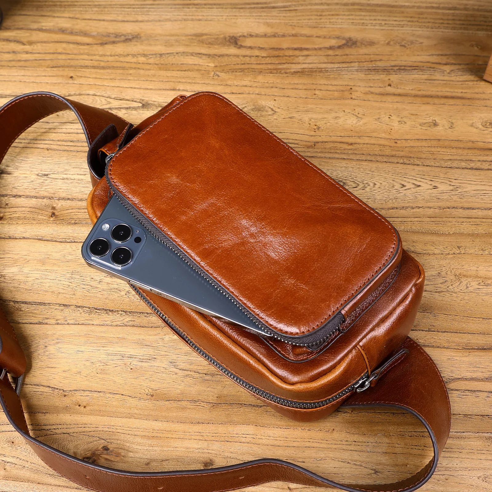 Vintage-Umhängetasche aus hochwertigem, pflanzlich gegerbtem Echtleder für Herren, modische Schultertasche, Motorrad-Umhängetasche – Detail 13