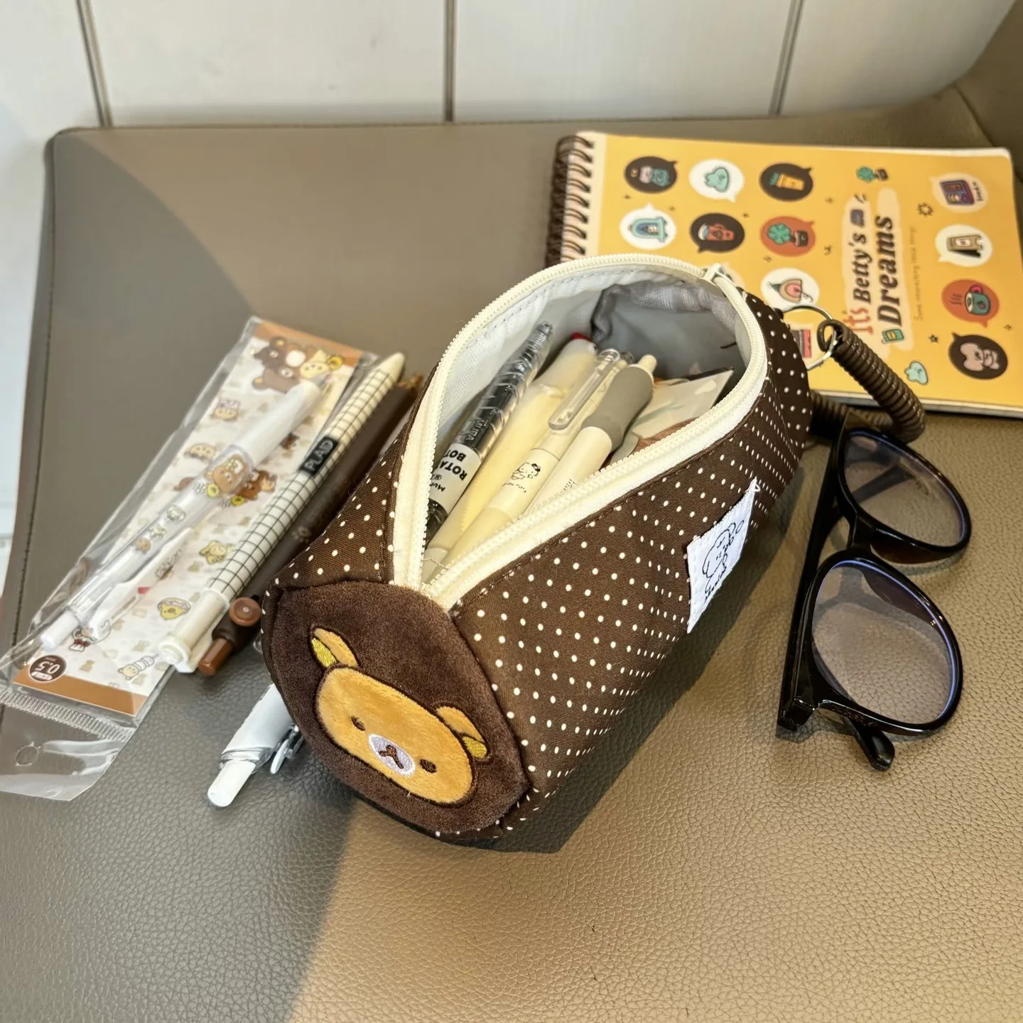 Rilakkuma Oolnnnq Federmäppchen mit Stickerei, Polka-Dot-Muster, große Kapazität, Handtasche im Ins-Stil, Aufbewahrungstasche, Schreibwaren-Organizer für Frauen – Detail 7