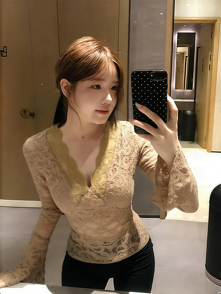 

Элегантная женская футболка с глубоким V-образным вырезом и кружевом, с длинным рукавом, приталенная, стильная, весенняя, в корейском стиле, для повседневной носки, кружевной топ