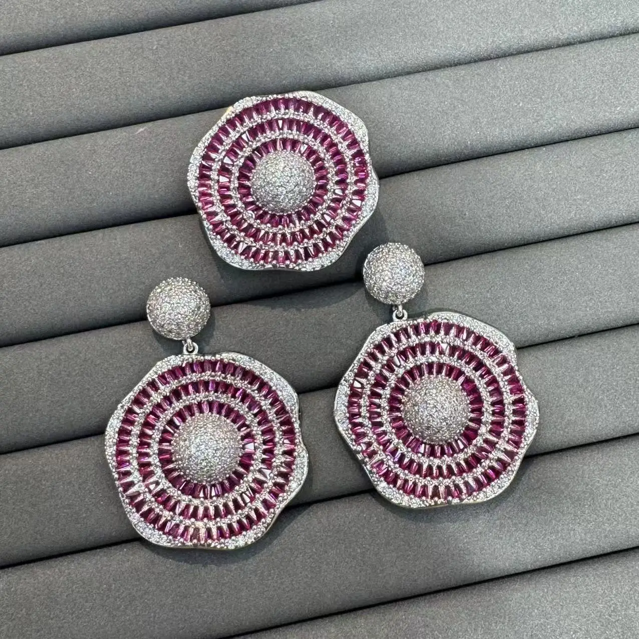 Pendientes y anillo de circonia de lujo para mujer, joyería fucsia, color dorado y plateado, pendientes redondos, anillo para cena, fiesta y boda