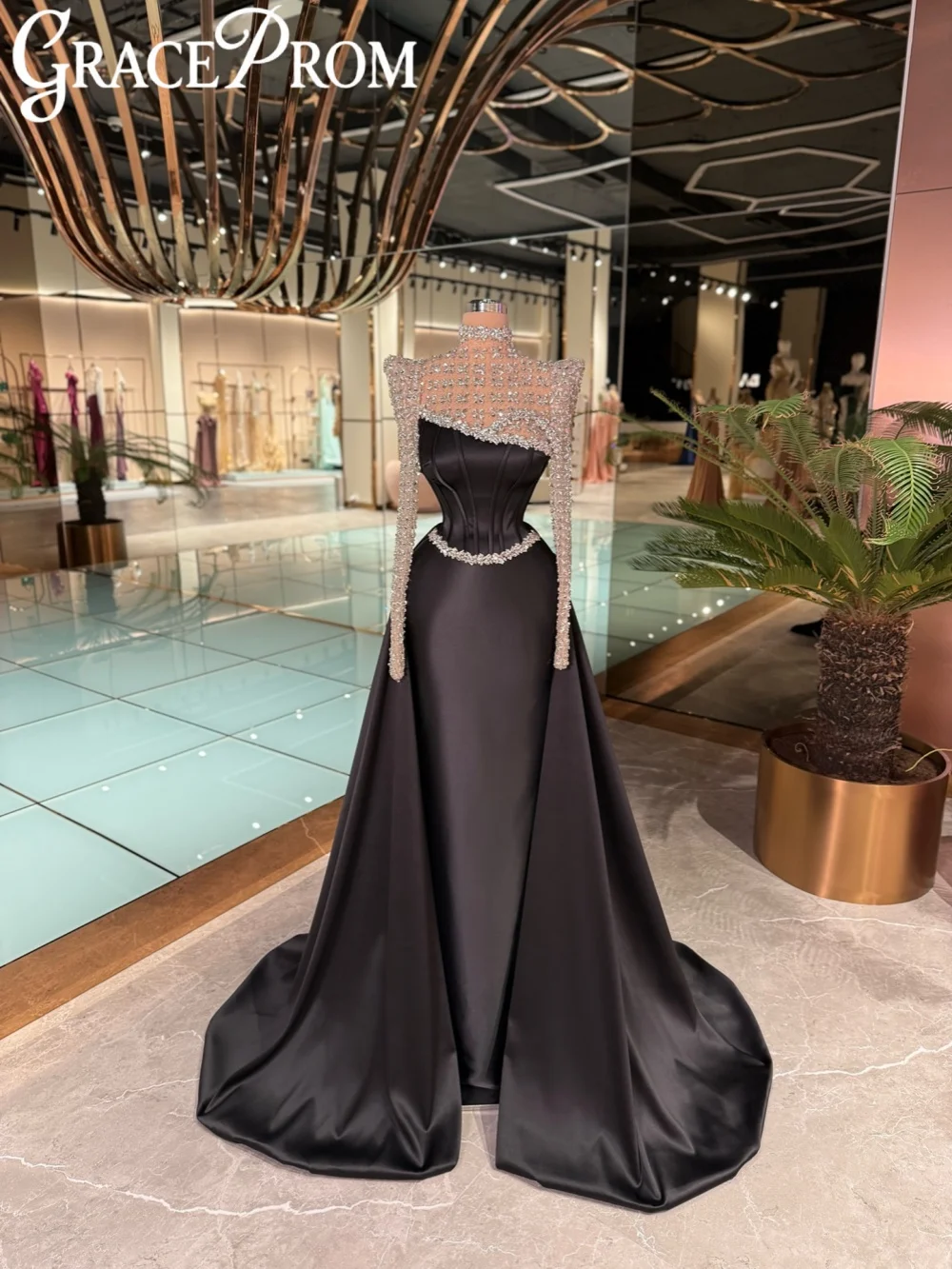 

Glamorous Silver Crystal Evening Dress With Detachable Train Satin Chic High Collar Formal Party Gown Customized Red Carpet Gown