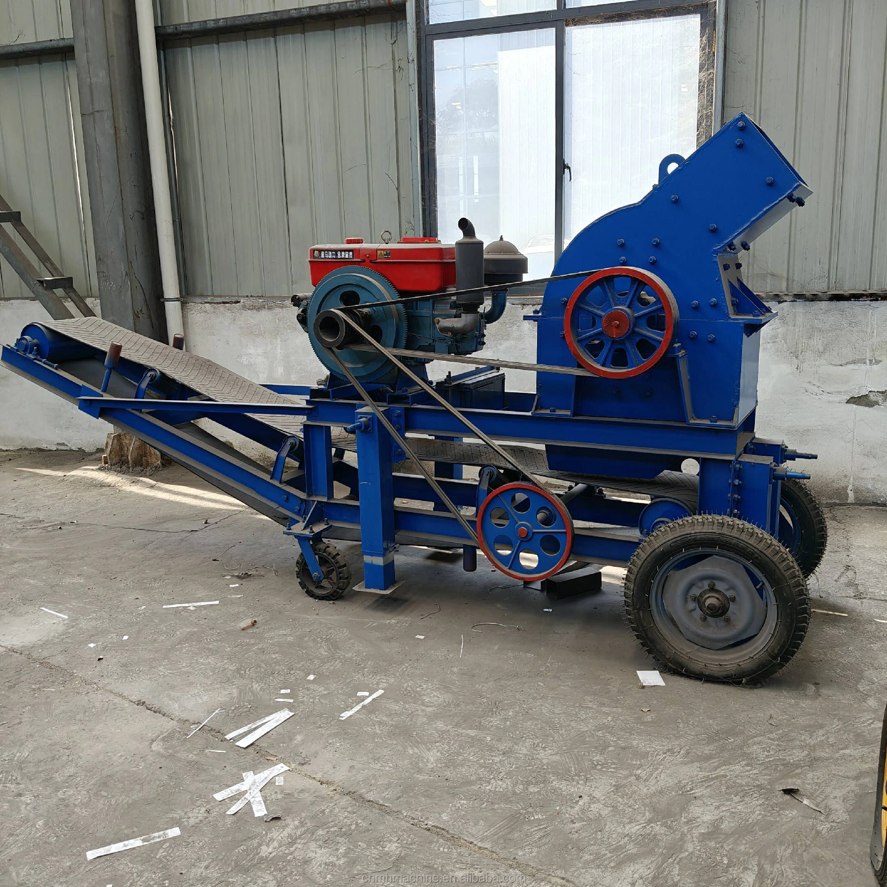 PC240*450 Portable Versatile Hammer Mill Mobile Stone Crusher for Mining Quarry Ore Glass Bottle Shredding Hammer Crusher