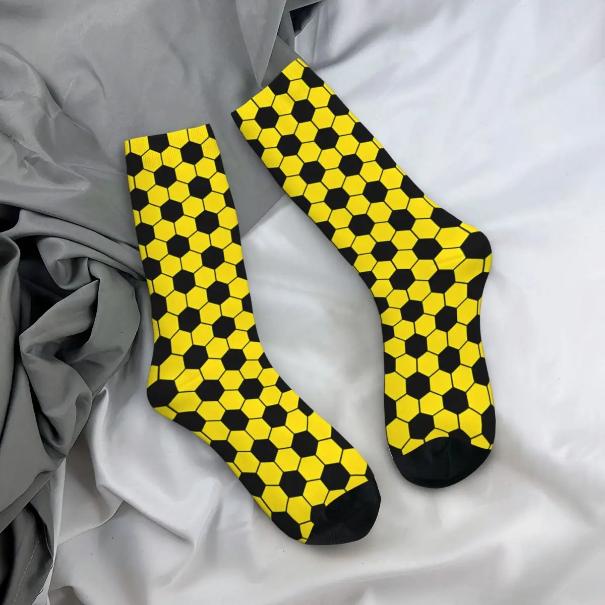 Z1 kaus kaki motif sepak bola segi enam kuning dan hitam, baju A-Line, kaus kaki Retro Harajuku gaya jalanan, kaus kaki kru mulus baru